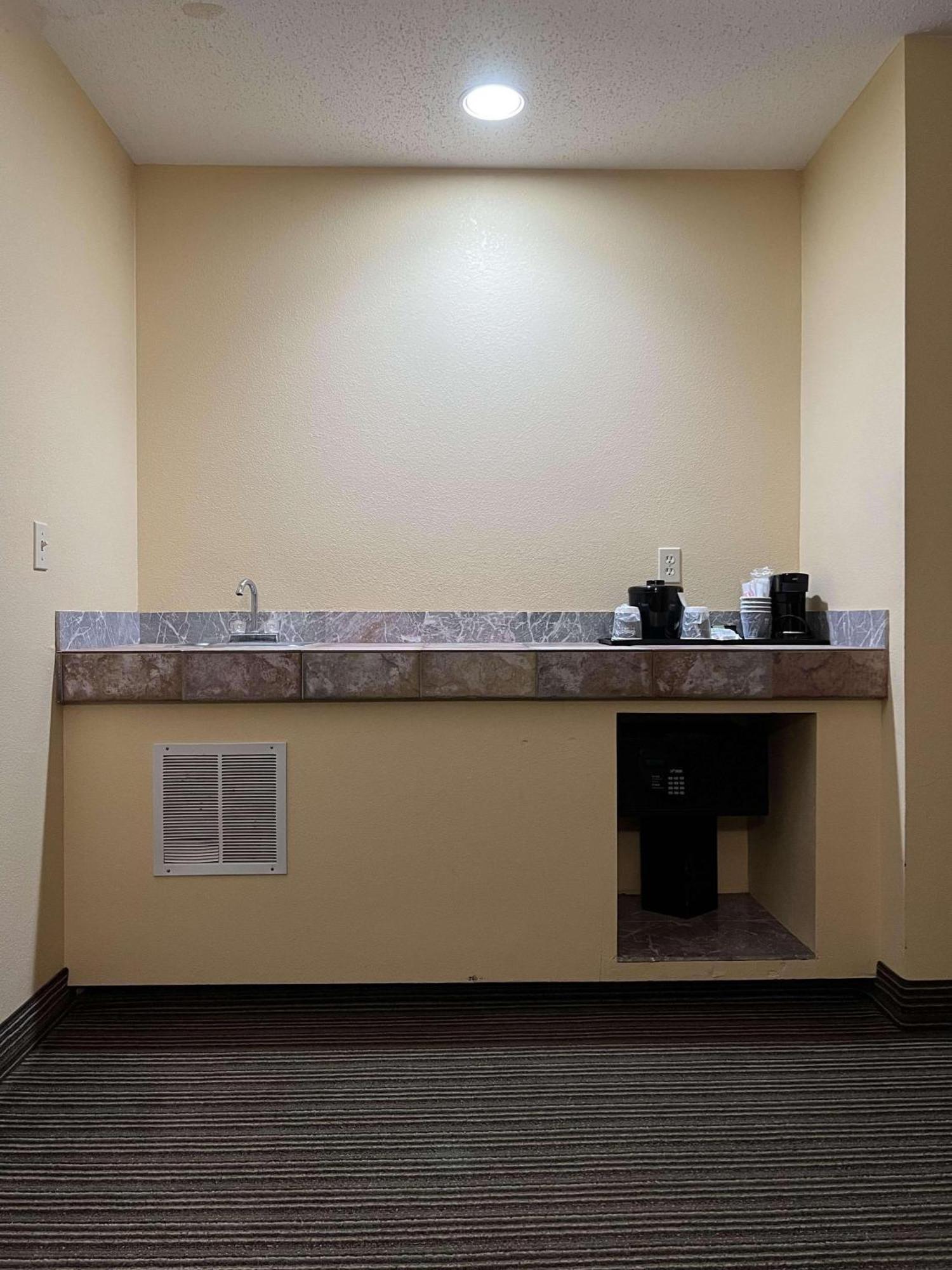Country Inn & Suites By Radisson, Battle Creek, Mi Εξωτερικό φωτογραφία